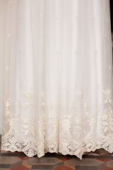 Vestido de novia boho de tul bordado con manga suelta - Marie & Embroidered overdress
