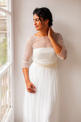 Delicado vestido de novia de tul con manga y falda bordada - Frida Bohemian