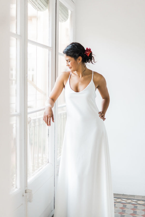 Vestido lencero de novia con espalda baja espectacular - Marie Essential