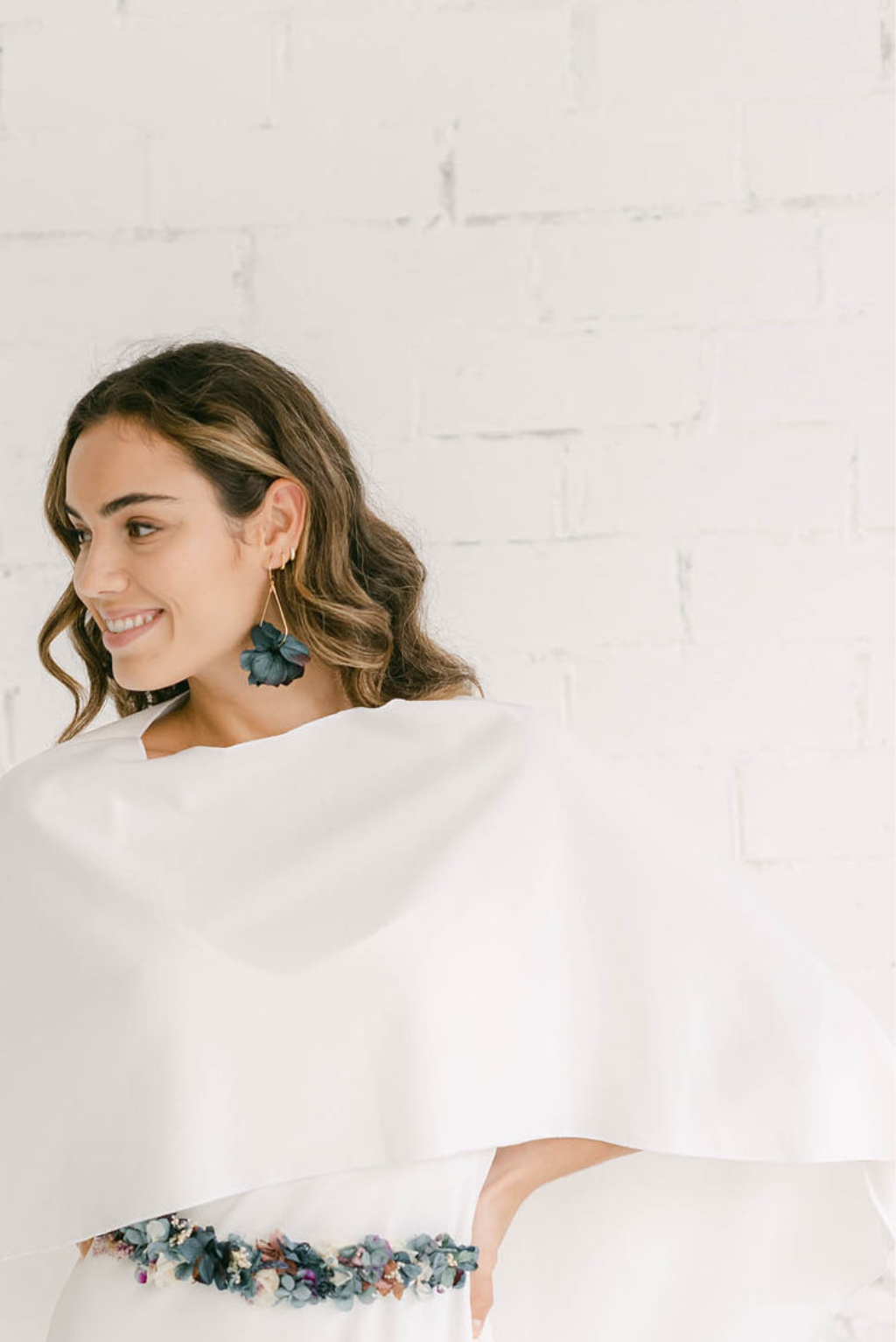 Vestido de Novia Dos Piezas con Capa Midi - Mimètik