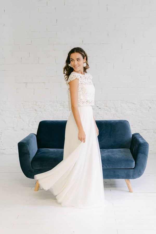 Elegant and simple wedding dress| Mimètik